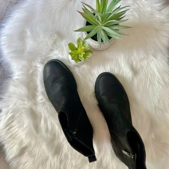 SOREL | Waterproof, Zip Leather Chelsea Boots - Picture 3 of 11